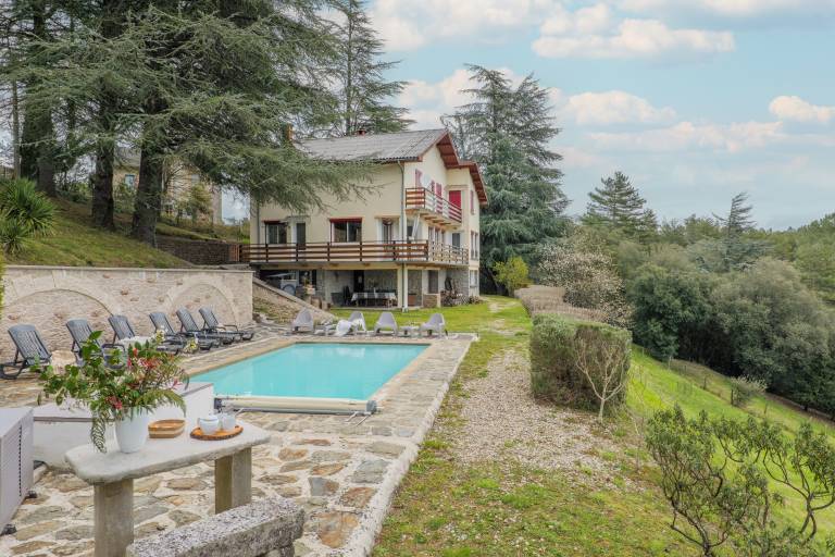 Villa 'Gite Avec Vue Panoramique' with Private Pool, Private Terrace and Wi-Fi in Mende