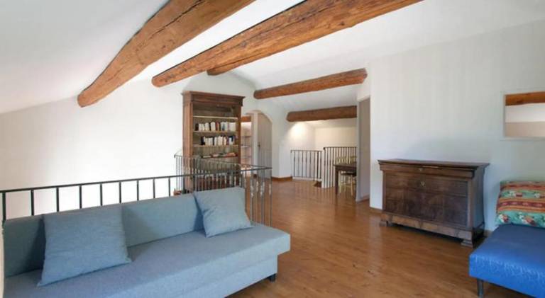 House with pool — photo 2