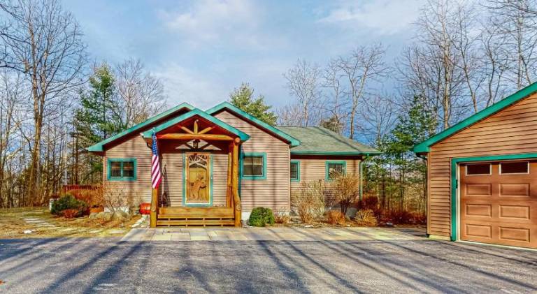 Big vacation home | Dogs allowed in Lake George, NY