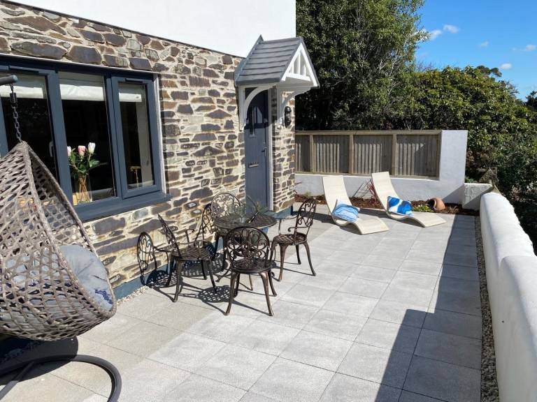 Fully equipped nice cottage with patio, yard & grill | Pets allowed — photo 3