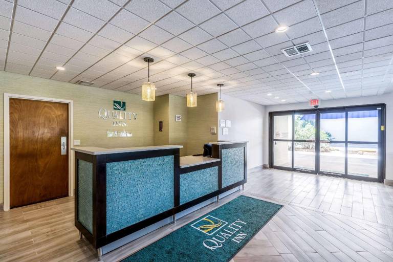 Quality Inn Palm Beach International Airport — photo 4