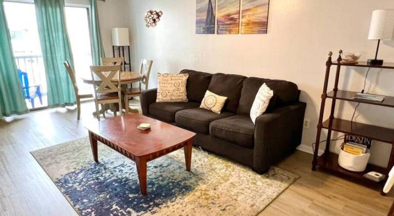 Apartment with pool in Fort Walton Beach, FL
