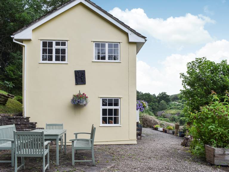 Cottage Awre
