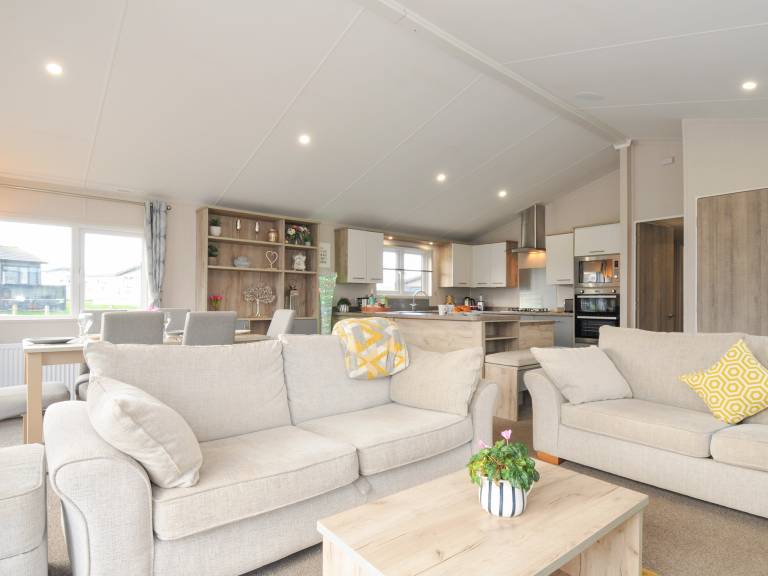 Cottage with garden & hot tub | Beach view — photo 2