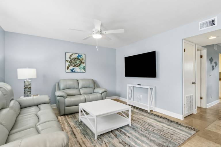 Condo with pool — photo 2