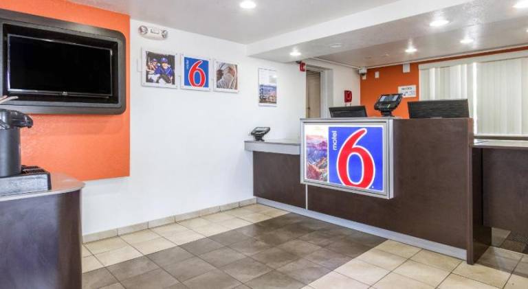 Motel 6 Tempe, AZ – Phoenix Airport – Priest Dr — photo 4