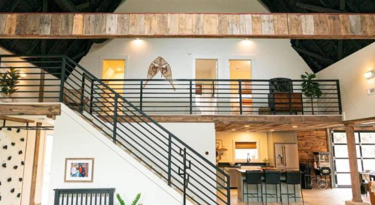 House | Pets are welcome in Bentonville, AR