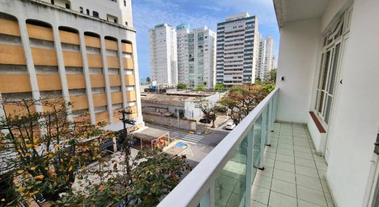 Apartment with 2 rooms for 6 persons in Guarujá