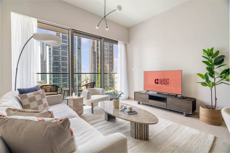 GuestReady Luxurious home in Downtown Dubai