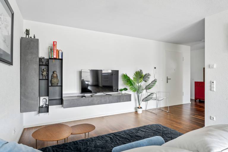 Holiday apartment with patio & yard | City view — photo 5