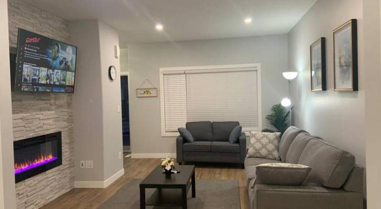 Fully equipped beautiful apartment with yard | Suitable for remote work | Pet-friendly in Regina, SK