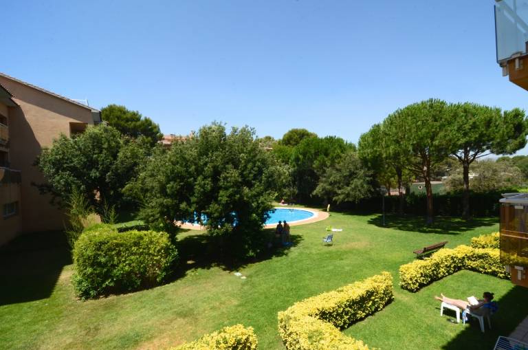 Rental apartment with terrace, pool & yard | Dogs allowed — photo 5