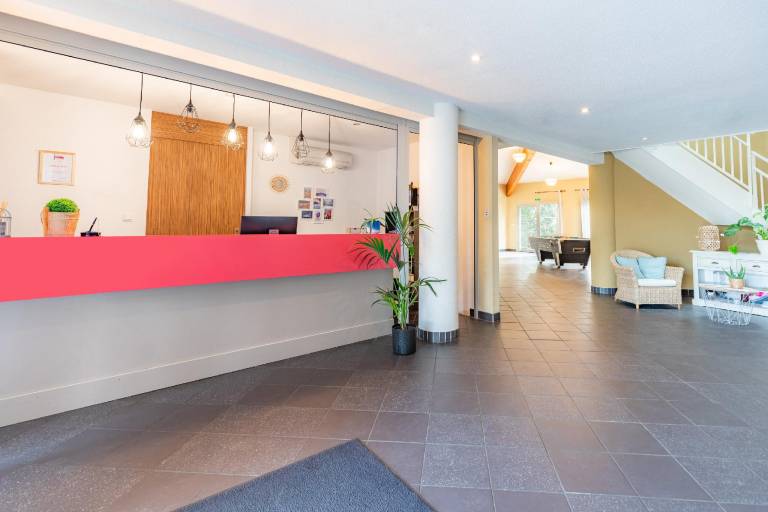 Serviced apartment with terrace, garden & pool | Perfect for remote work | Dogs allowed — photo 5