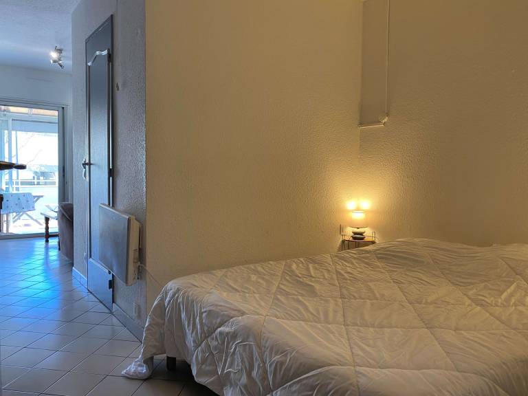 Charming T1 in Balaruc-les-Bains with Terrace & A/C, South-Facing, Fully Equipped — photo 2