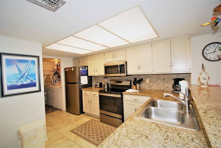 Condo with private pool — photo 5