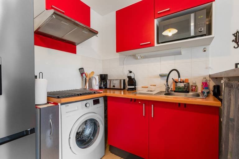 Family-friendly pleasant rental apartment with pool | Pets are welcome — photo 2