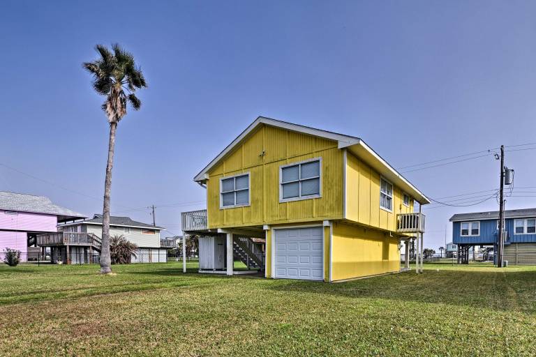 Boat Launch & Fishing Pier: Beach Hub in Galveston — photo 2