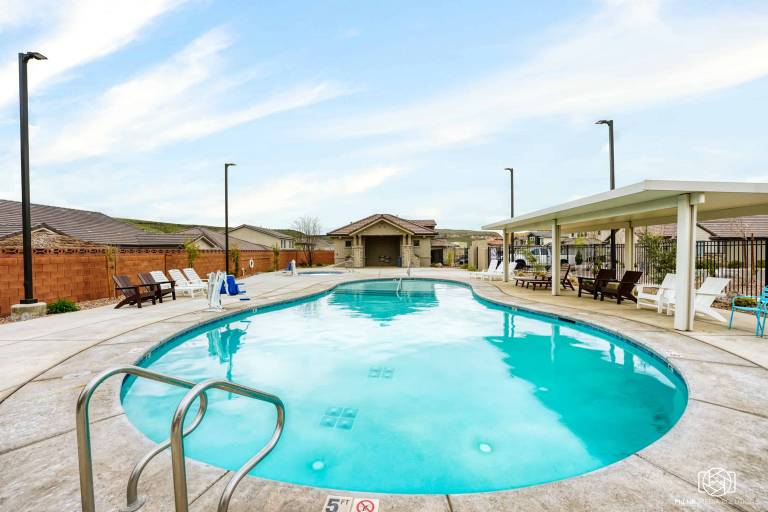 Vacation home with barbecue, jacuzzi & pool — photo 3