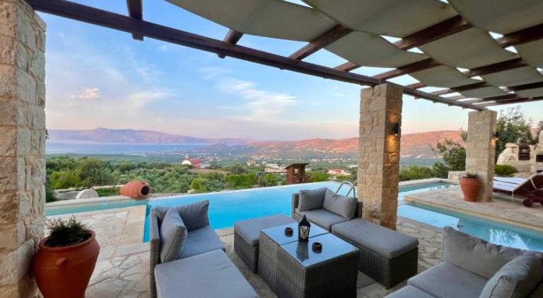 Fully equipped wonderful villa with terrace, barbecue & private pool | Perfect for remote work | Pet-friendly — photo 2