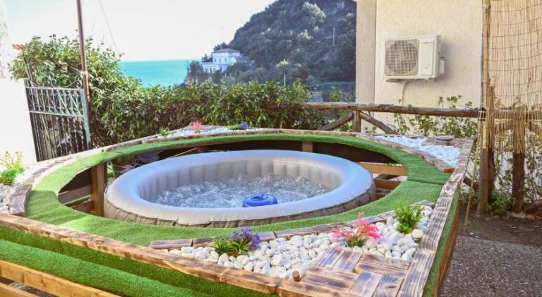 Vacation home with hot tub & pool — photo 3