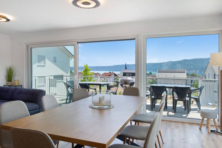 Aura Holiday Home with Lake View, Alpine Panorama, Terrace, Balconies, Garden & Wi-Fi — photo 3
