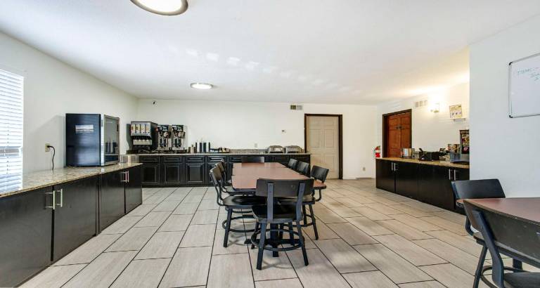 SureStay Plus by Best Western Sacramento North — photo 4