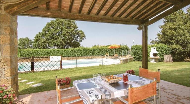 Ample vacation home with private pool, barbecue & terrace | Pets allowed — photo 3