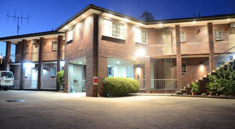 Motel Queanbeyan City Council