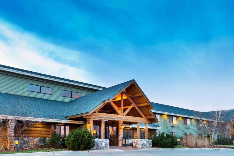 AmericInn by Wyndham Chamberlain - Conference Center in Chamberlain, SD