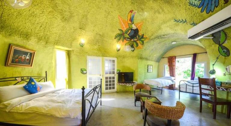 Serviced apartment with patio, pool & garden | Pets allowed — photo 2