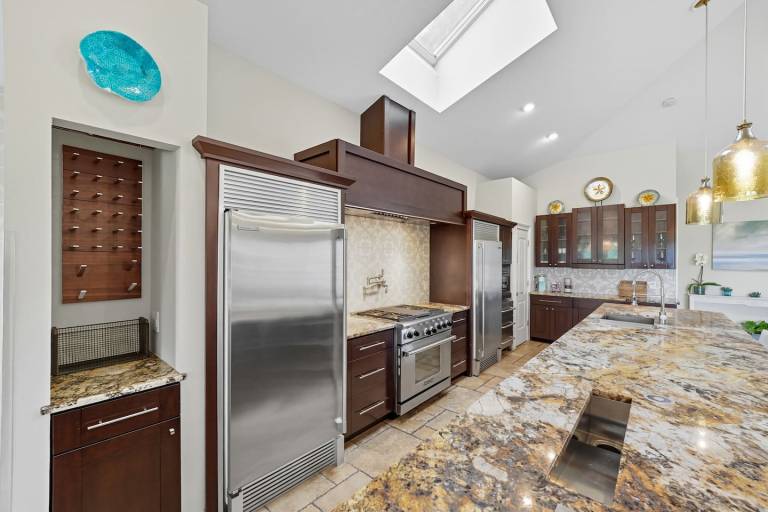 Family-friendly charming vacation home with BBQ, garden & private pool | Perfect for remote work | Pet-friendly — photo 5
