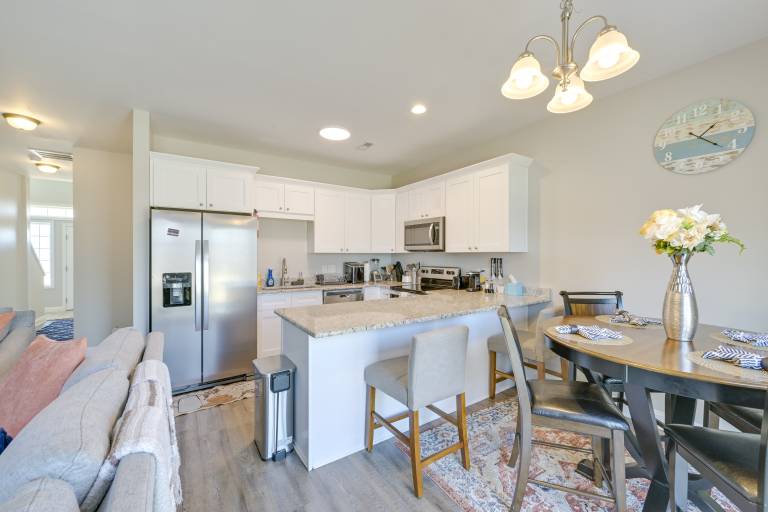 6 Mi to PNC Music Pavilion: Concord Townhome — photo 2
