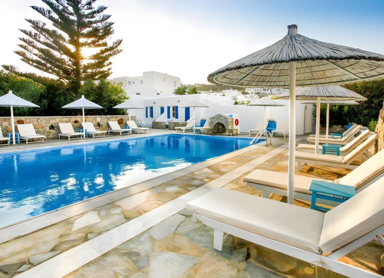 Serviced apartment with terrace, yard & pool in Mykonos