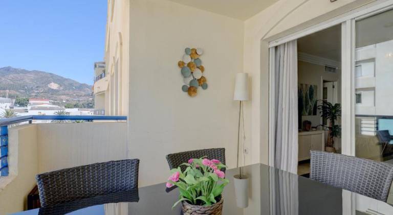 Apartment with pool — photo 4