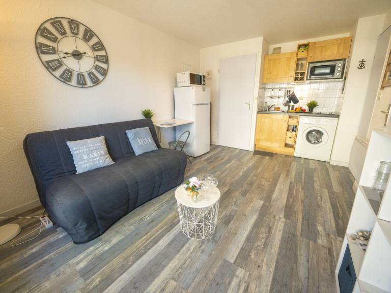 Holiday apartment with terrace & pool | Suitable for remote work — photo 3