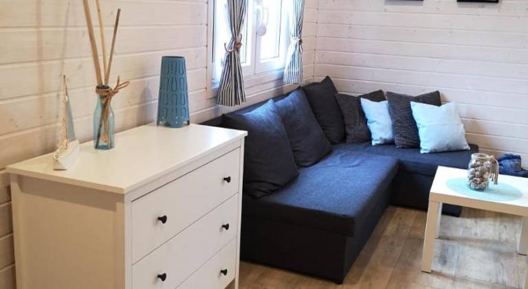 Lodge with barbeque, terrace & garden in Ustka