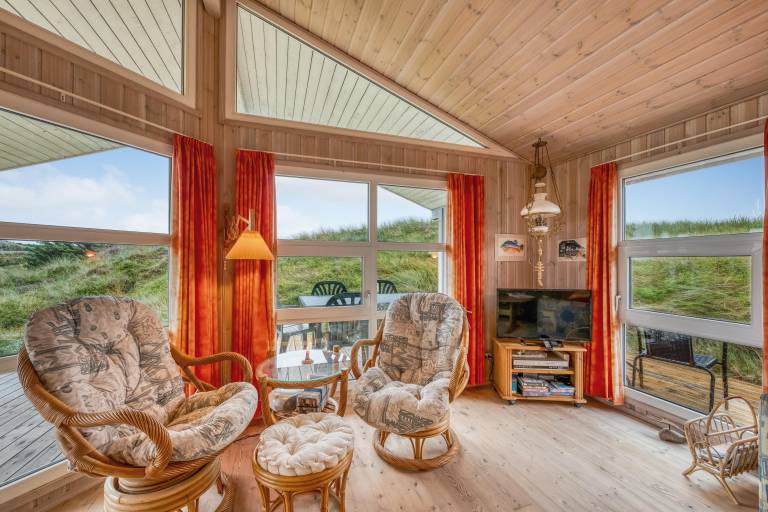 Lovely holiday home with covered terrace, only 300 meters from the North Sea at Søndervig. — photo 4