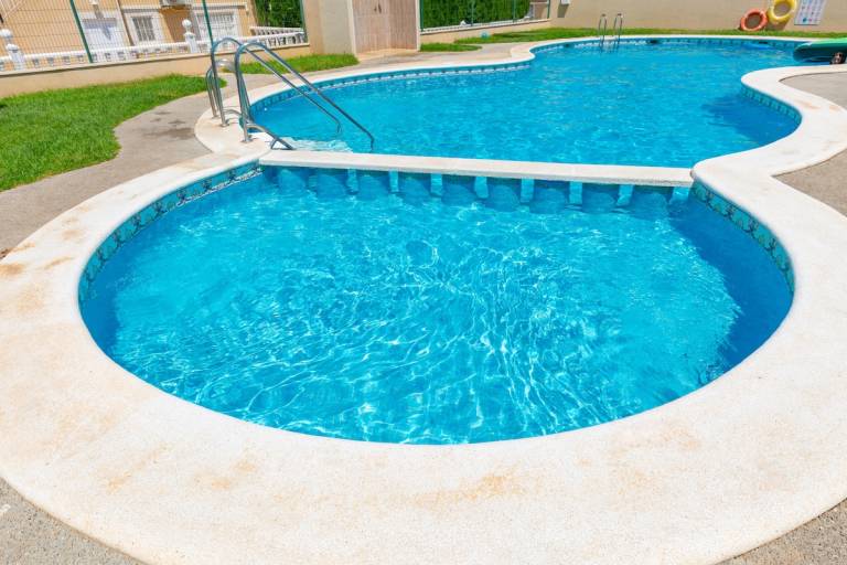 Holiday apartment with yard, pool & patio — photo 2