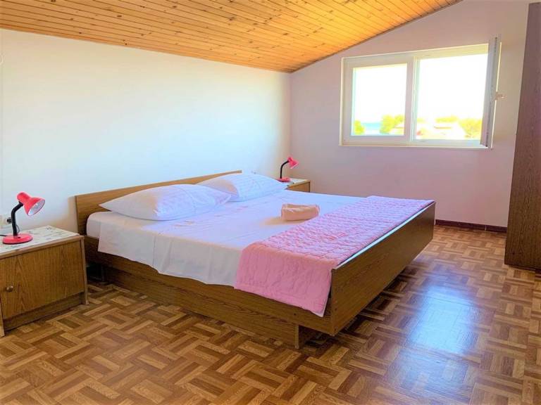 Apartment with barbeque — photo 2