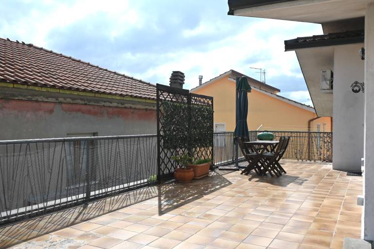 Holiday apartment with terrace | City view — photo 3