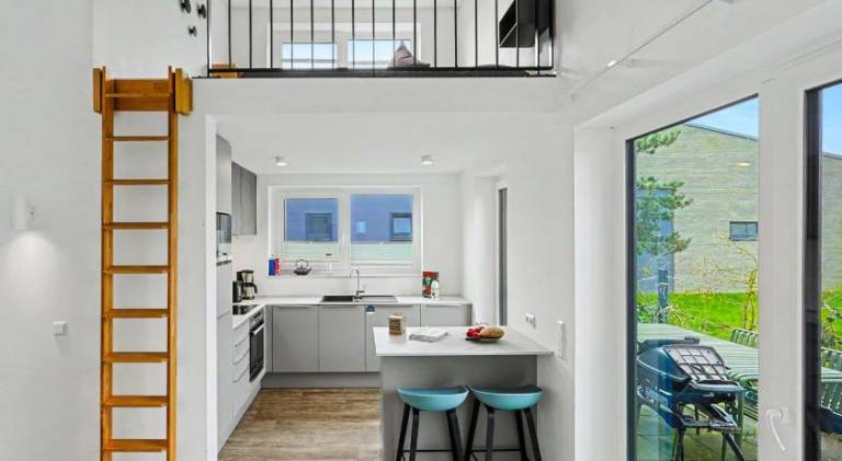 House with pool & hot tub — photo 4