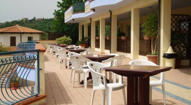 Serviced apartment with terrace, pool & barbecue — photo 4