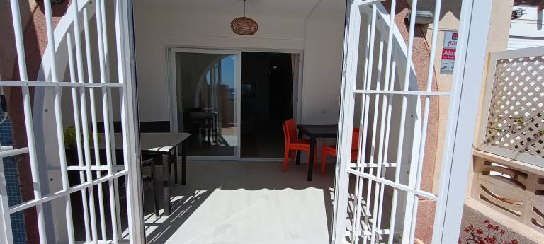 Beachfront flat with spectacular sea views — photo 4
