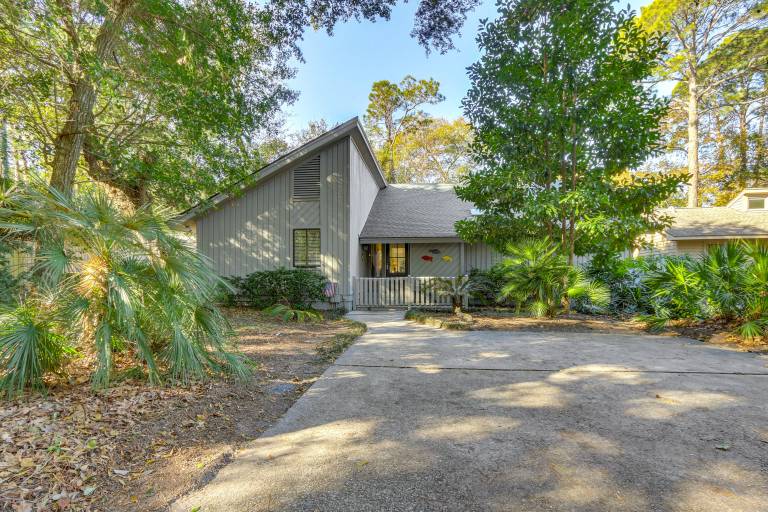 2 Mi to Beach: Hilton Head Home w/ Furnished Deck — photo 3