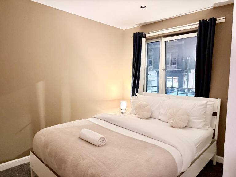Stadium Residence Balcony Parking Sleeps 8 — photo 4
