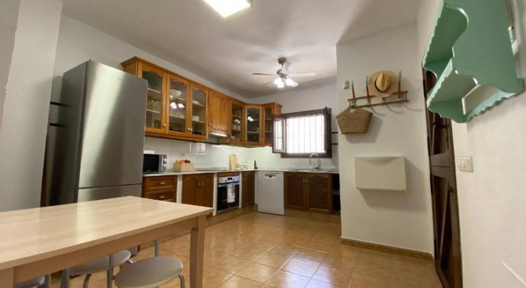 Fully equipped charming vacation home with barbeque, yard & terrace | Beach nearby | Dogs allowed — photo 4