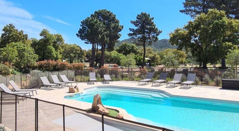 Child-friendly beautiful villa with patio, pool & yard | Pet-friendly — photo 4