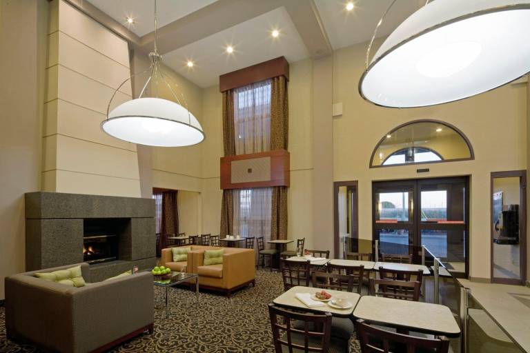 Travelodge by Wyndham Oshawa Whitby — photo 4