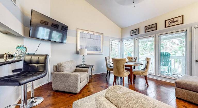 Apartment with hot tub & pool | Beach nearby | Pets are welcome in South Padre Island, TX