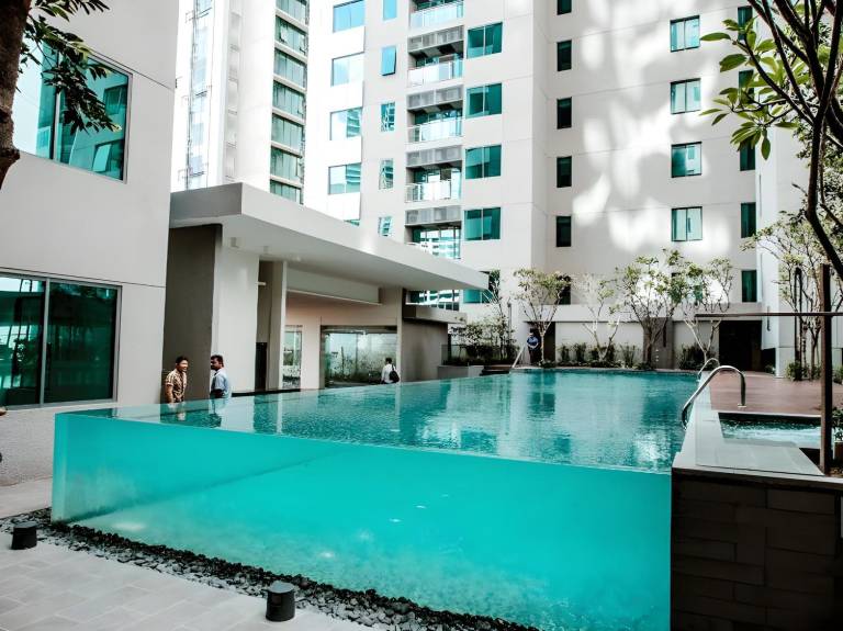 Serviced apartment with patio & pool | Close to Petronas Towers | Good for workation — photo 4
